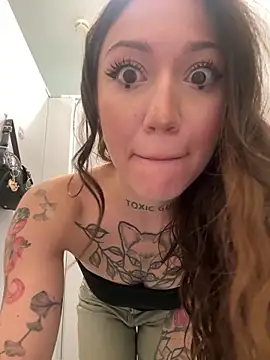 Snapshot of SaintSquirt chatting on May 20, 2026, 9:37 am SaintSquirt online show from May 20, 2026, 9:37 am