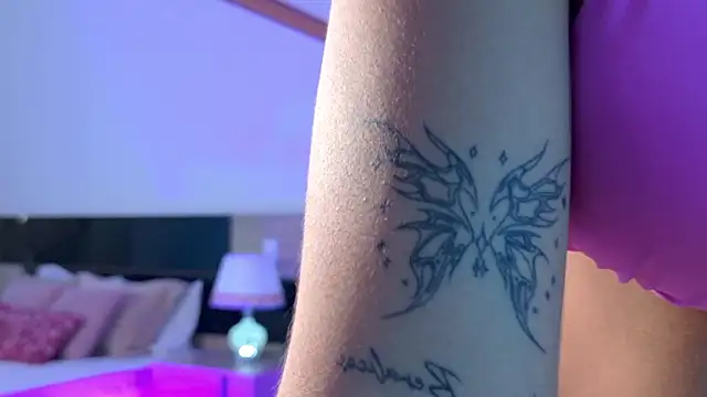 LindaBenetti online show from March 30, 2026, 12:06 pm