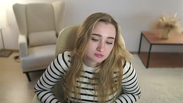 Snapshot of VioletteClaire chatting on March 25, 2026, 11:05 am VioletteClaire online show from March 25, 2026, 11:05 am