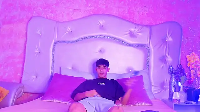 TylerCruz   online show from March 31, 2026, 1:22 pm