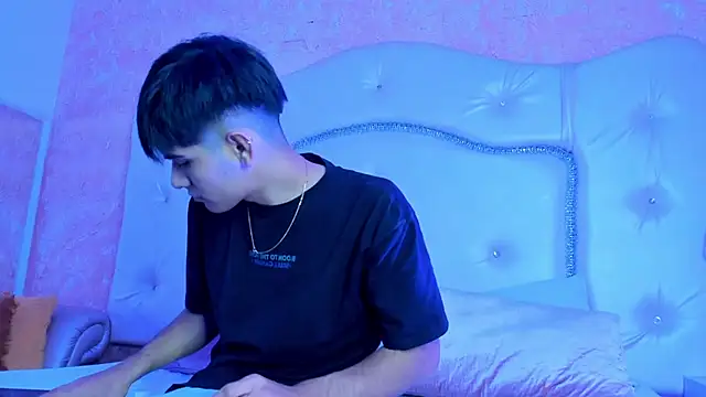 TylerCruz   online show from April 1, 2026, 2:25 pm