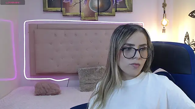 martinaivanova online show from April 14, 2026, 4:40 am