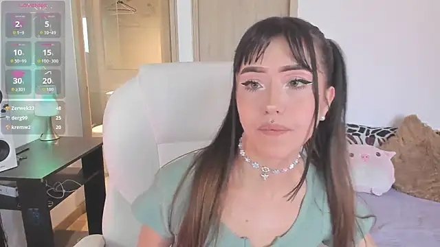 Snapshot of ivyJanne chatting on April 15, 2026, 10:32 pm ivyJanne online show from April 15, 2026, 10:32 pm