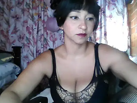 SusanCortez  online show from May 19, 2026, 3:29 pm