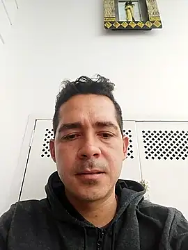 Gabriel leon33 online show from June 24, 2026, 5:12 pm