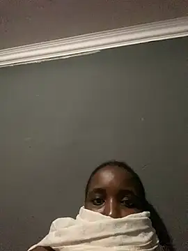 amile09 online show from April 27, 2026, 2:42 am