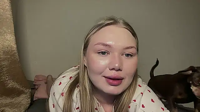 cutiejuliee online show from March 26, 2026, 10:54 am