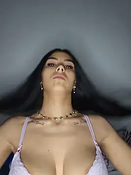 Crissdesire online show from May 19, 2026, 6:03 pm