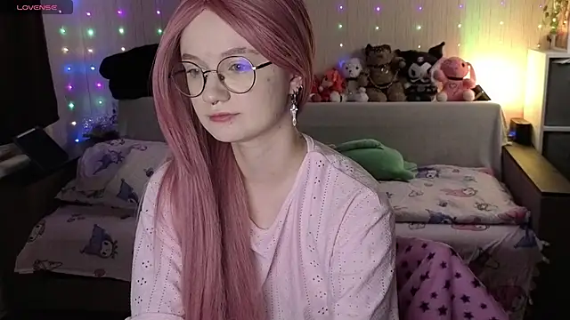 JulietFisher online show from March 28, 2026, 4:12 am