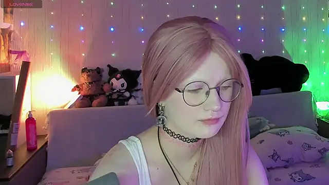 JulietFisher online show from June 6, 2026, 1:43 am