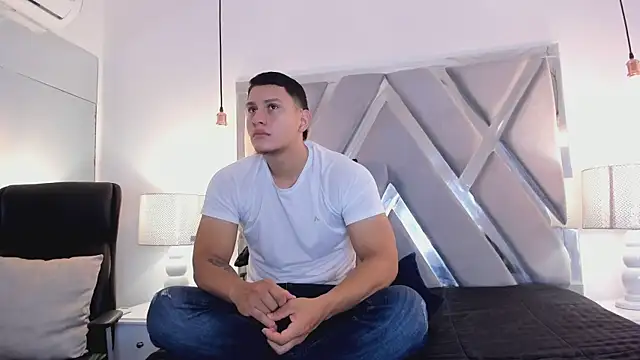 Chriss Diamond online show from April 24, 2026, 3:42 am