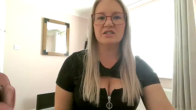 EmberSinn online show from June 9, 2026, 11:44 am