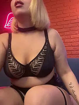 angelic coy online show from April 22, 2026, 12:39 pm