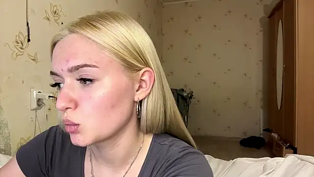 Snapshot of Sophia_Blonde chatting on April 6, 2026, 4:52 pm Sophia Blonde online show from April 6, 2026, 4:52 pm