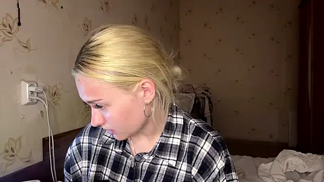 Snapshot of Sophia_Blonde chatting on May 20, 2026, 3:29 pm Sophia Blonde online show from May 20, 2026, 3:29 pm