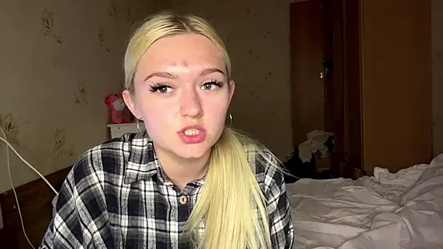 Snapshot of Sophia_Blonde chatting on May 25, 2026, 4:24 pm Sophia Blonde online show from May 25, 2026, 4:24 pm