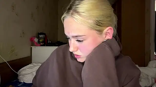 Snapshot of Sophia_Blonde chatting on June 3, 2026, 5:18 pm Sophia Blonde online show from June 3, 2026, 5:18 pm