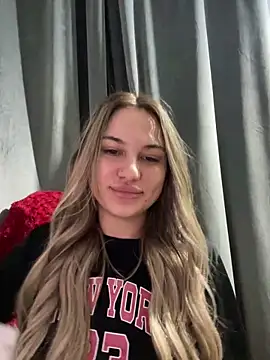 ScarlettMussee online show from April 6, 2026, 6:42 pm