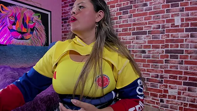 Miss Pecados online show from June 17, 2026, 8:43 pm