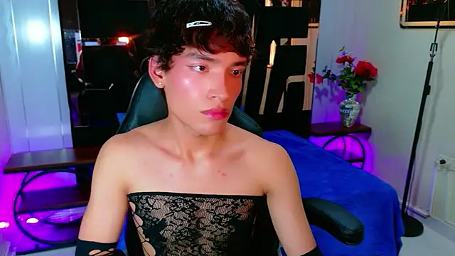 IsaacNovaa online show from April 7, 2026, 6:52 pm
