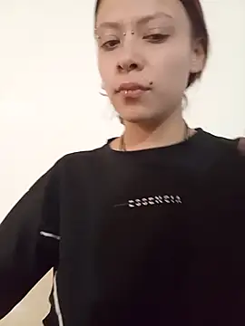 Snapshot of AuroraaMoonn chatting on April 5, 2026, 11:02 pm AuroraaMoonn online show from April 5, 2026, 11:02 pm