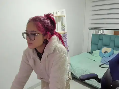 Sara Red X online show from April 10, 2026, 3:23 am