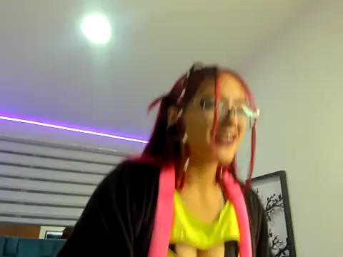 Sara Red X online show from April 14, 2026, 3:23 am
