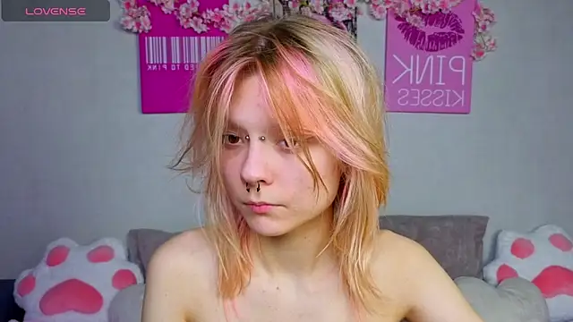 Snapshot of PerryKitty chatting on April 15, 2026, 7:58 pm PerryKitty online show from April 15, 2026, 7:58 pm