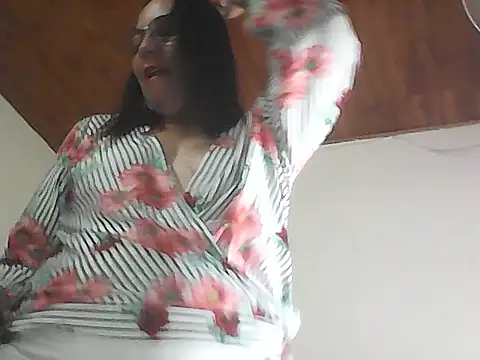 roxanne xxx online show from April 13, 2026, 2:22 pm