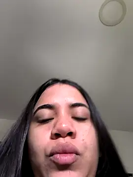 Snapshot of Annarhode chatting on April 11, 2026, 5:28 pm Annarhode online show from April 11, 2026, 5:28 pm
