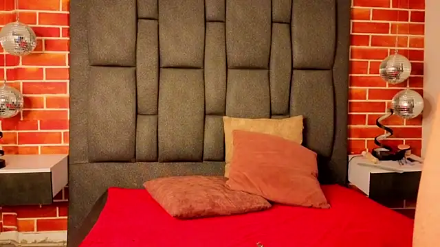 Snapshot of luxuryheavenn chatting on March 27, 2026, 6:51 pm luxuryheavenn online show from March 27, 2026, 6:51 pm