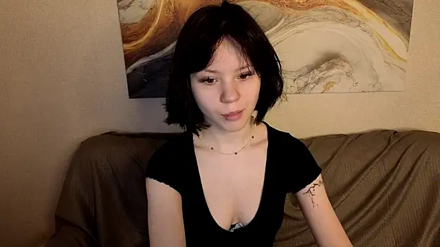 Loly Cuttie online show from May 7, 2026, 1:44 am