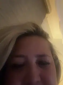 Snapshot of Martinacurvy_ chatting on March 29, 2026, 12:43 am Martinacurvy online show from March 29, 2026, 12:43 am