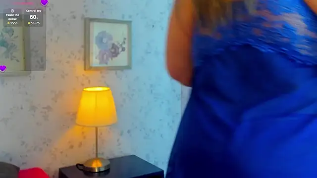 Martinacurvy  online show from May 9, 2026, 11:26 am
