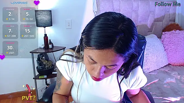 Snapshot of CharlottLee chatting on April 15, 2026, 12:39 am CharlottLee online show from April 15, 2026, 12:39 am