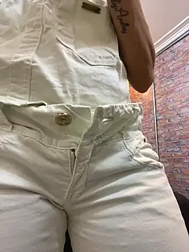 AlanaBrunetteX X online show from June 3, 2026, 11:32 pm