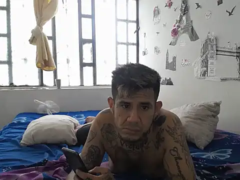 allison maxtattoo  online show from April 16, 2026, 8:53 pm