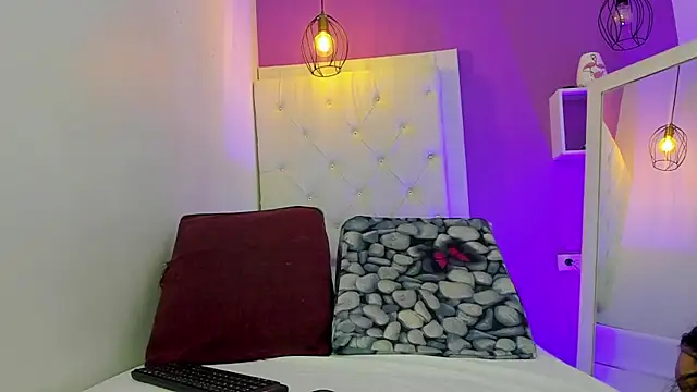 Snapshot of Camila_and_Johan_naughty chatting on May 28, 2026, 7:22 pm Camila and Johan naughty online show from May 28, 2026, 7:22 pm