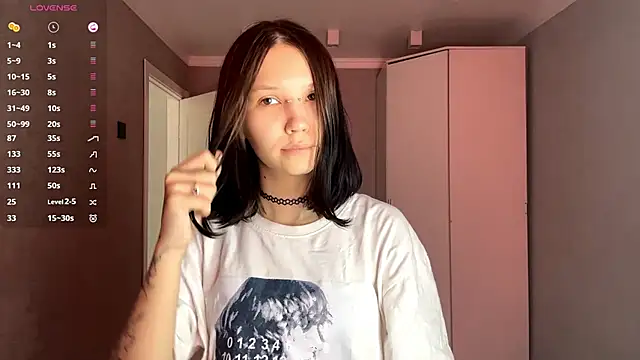 AmeliaMiotii online show from April 29, 2026, 11:03 am