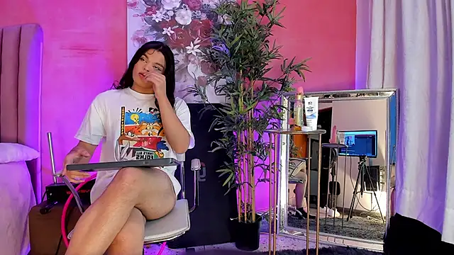Snapshot of LexyNova_ chatting on April 19, 2026, 9:50 pm LexyNova online show from April 19, 2026, 9:50 pm