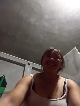 Snapshot of Emm-a- chatting on April 12, 2026, 5:07 pm Emm-a- online show from April 12, 2026, 5:07 pm