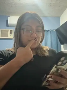 C1N09 online show from May 12, 2026, 1:03 am