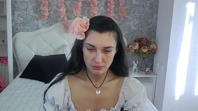 AriannaCruise online show from April 6, 2026, 3:48 am