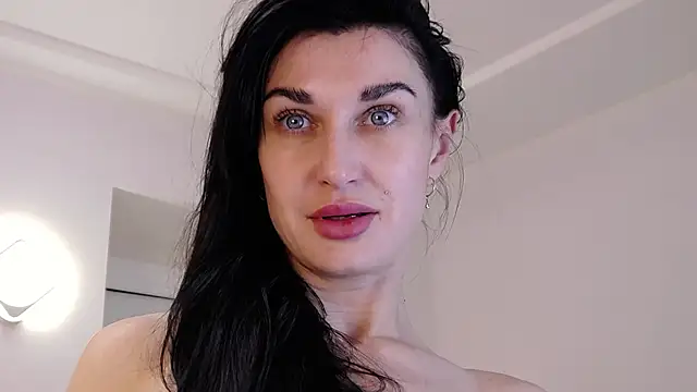AriannaCruise online show from April 18, 2026, 5:44 am
