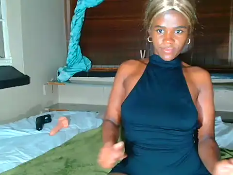 Snapshot of CaramelCandyxx chatting on April 28, 2026, 12:42 am CaramelCandyxx online show from April 28, 2026, 12:42 am