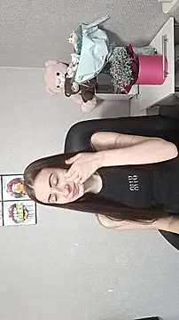 Linda Mur  online show from April 3, 2026, 5:49 am