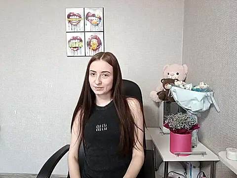 Linda Mur  online show from April 4, 2026, 5:38 am