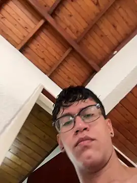 alejo09   online show from March 27, 2026, 9:58 pm