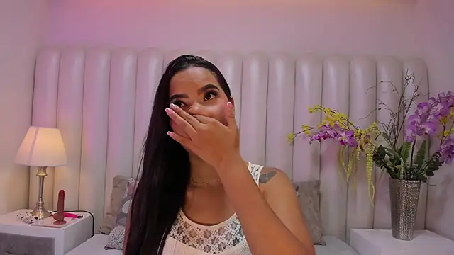 XimenaClass online show from April 18, 2026, 6:06 am