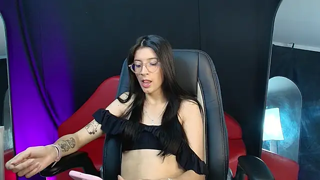jazminswee online show from April 30, 2026, 9:52 pm
